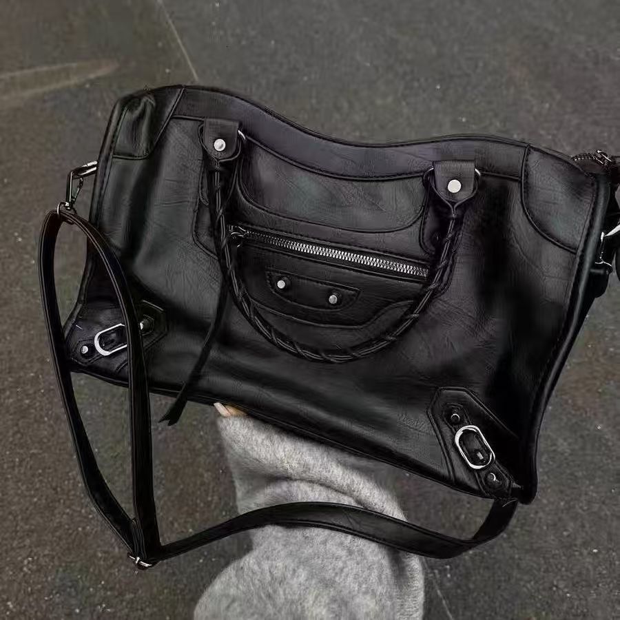 New spicy girl inlaid motorcycle bag with large capacity and high-end feeling shoulder and armpit crossbody bag handbag luxury handbag designer bag sh