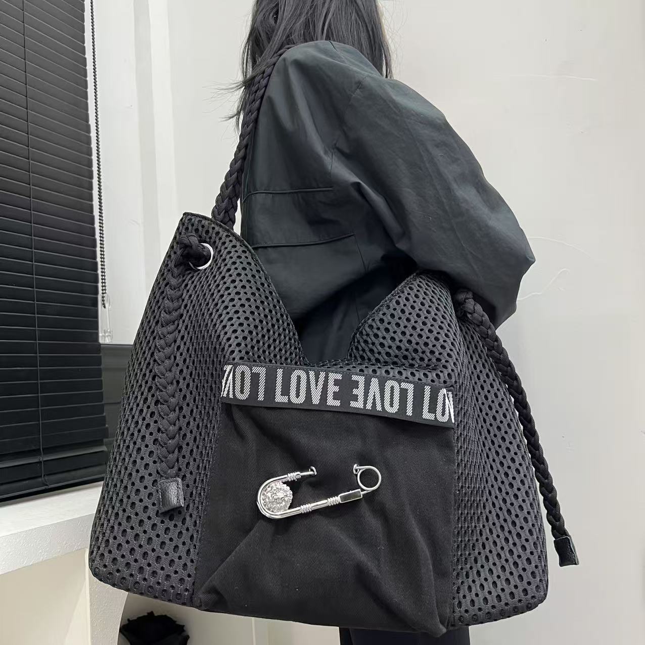 2026 new Women's casual Korean-style new large bag with woven shoulder strap crossbody unique large pin tote bag