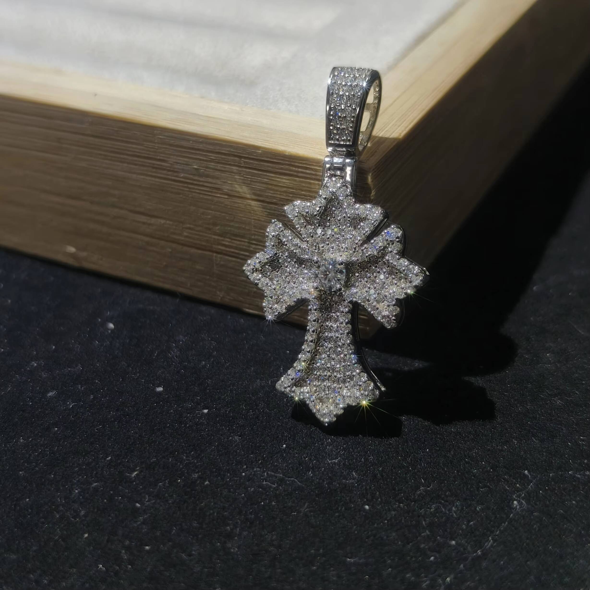 Factory Price Hip Hop Mens Cross Pendant Moissanite 925 Sterling Silver D VVS Moissanite Pendant