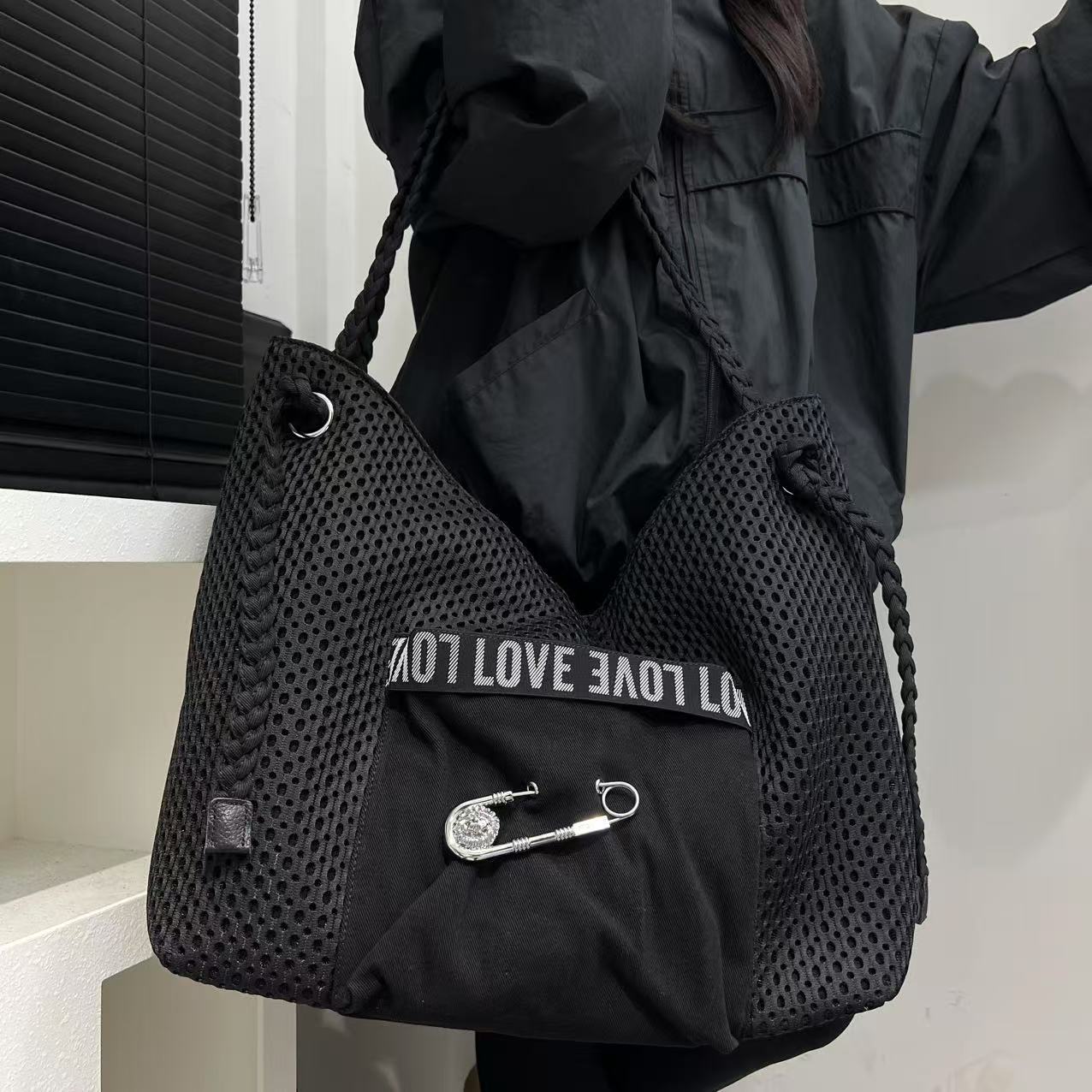 2026 new Women's casual Korean-style new large bag with woven shoulder strap crossbody unique large pin tote bag