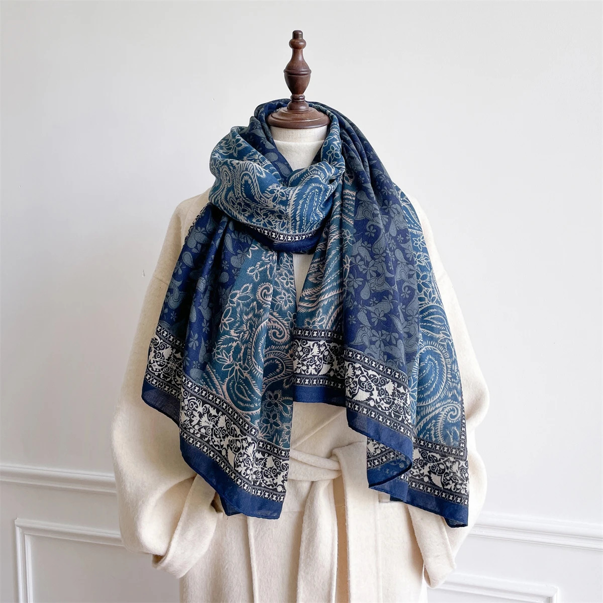 Autumn and Winter Travel Warm Cashmere Shawl Scarf Fashion Women Paisley Print Pashmina Blanket Wraps Female Cute Poncho Bufanda 260302