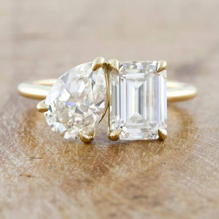 SGARIT Jewelry Moi Et Toi 18k Yellow Gold 2ct Two-Stone Custom Vvs Emerald Pear Cut Moissanite Ring Jewelry