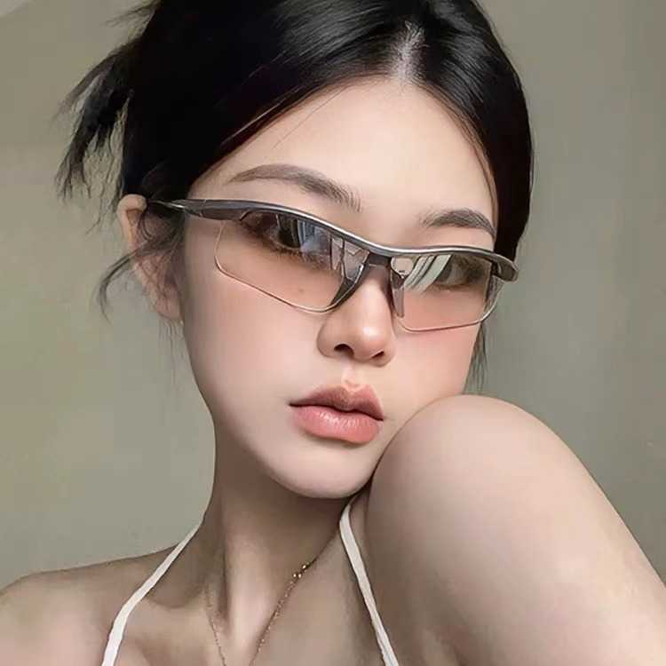 Outdoor Sports Cycling Glasses Mountaineering Womens Night Riding Sunglasses Day and Night Dual-use Eye Protection Windproof Goggles Sunglasses Runnin