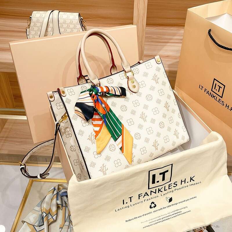 Guangzhou Luxury Handbag 2025 New High-end Vintage Floral Tote Women's Large Capacity Shoulder Bag