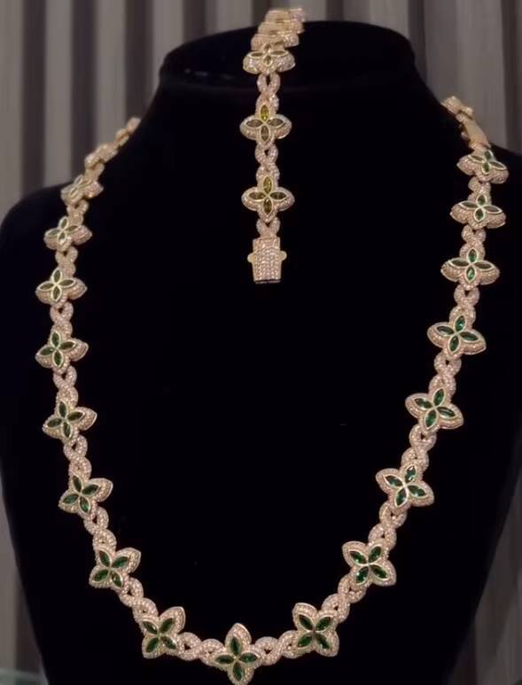 Elegant Hip Hop Moissanite Floral Necklace Unisex Luxury Gold Chain Green Stone Design Sparkling Fashion Jewelry Statement Style