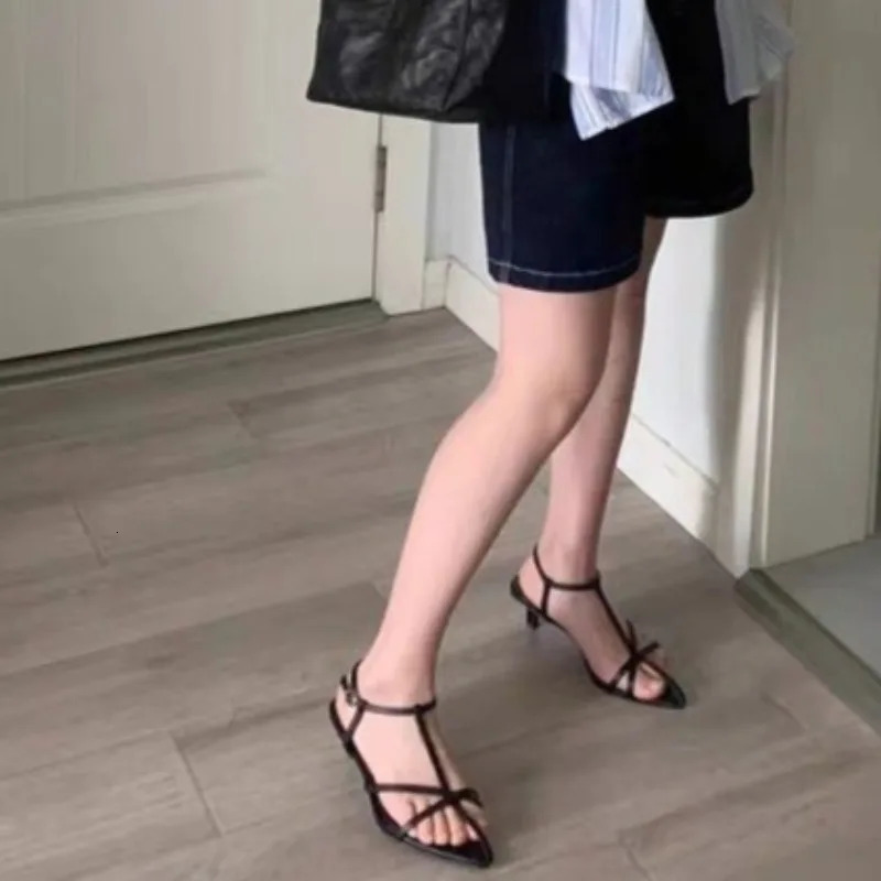 Low Heel Shoes Summer Pointed Fine Belt Interlace Metal Buckle Line with Soft Sole Non-slip Fine Heel Sandals 260306