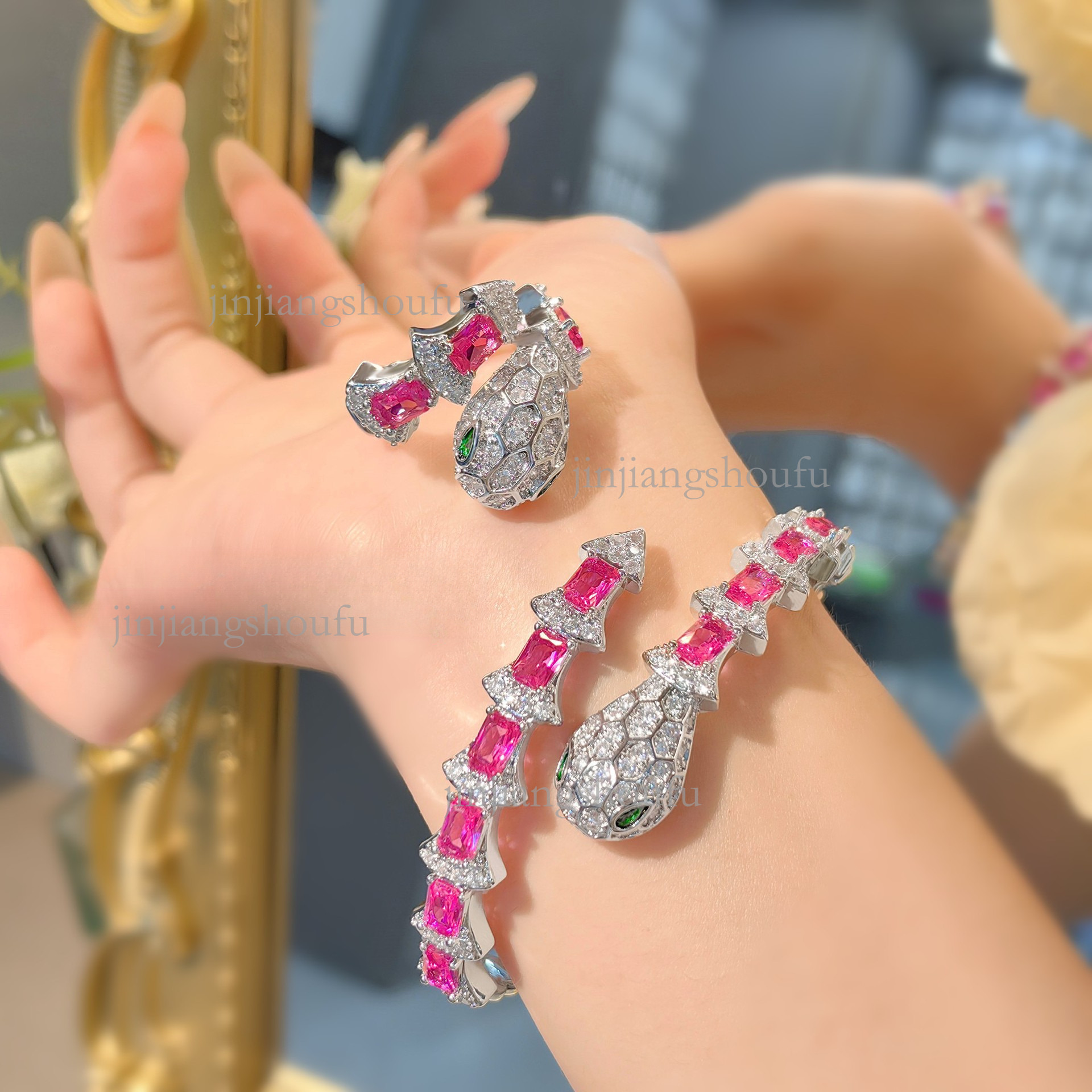 2026 Designer Inlaid Red Corundum Snake Bracelet Luxury Brand Women's Jewelry Fashion Temperament Heavy Craftsmanship High-end Spring Bracelet Wh