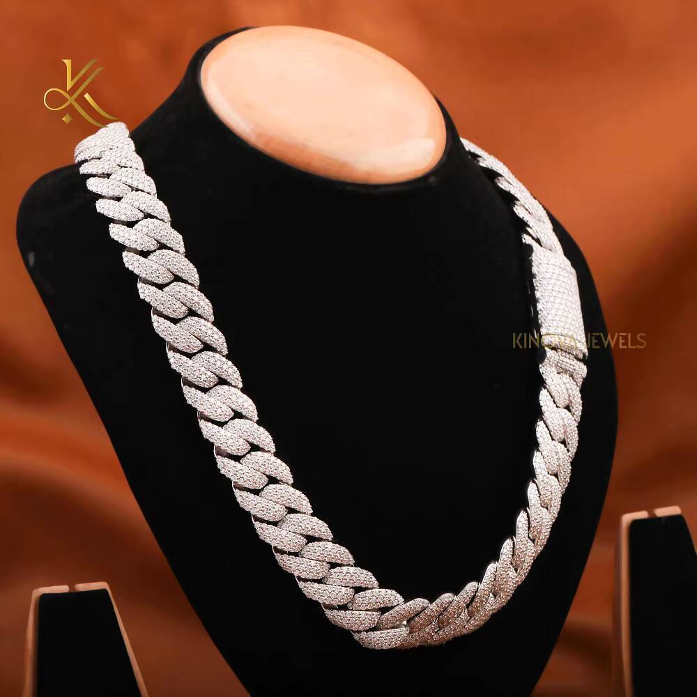 Radiant Hip Hop Neck Chain Featuring Sparkling Moissanite Diamonds Designed For Eye Catching Urban Inspired Jewelry Statements