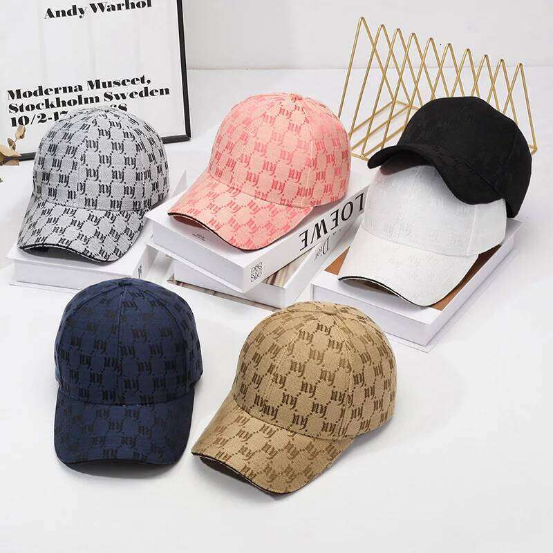 Elegant Trendy White Baseball Cap: A Blend of Style and Versatility Y260304