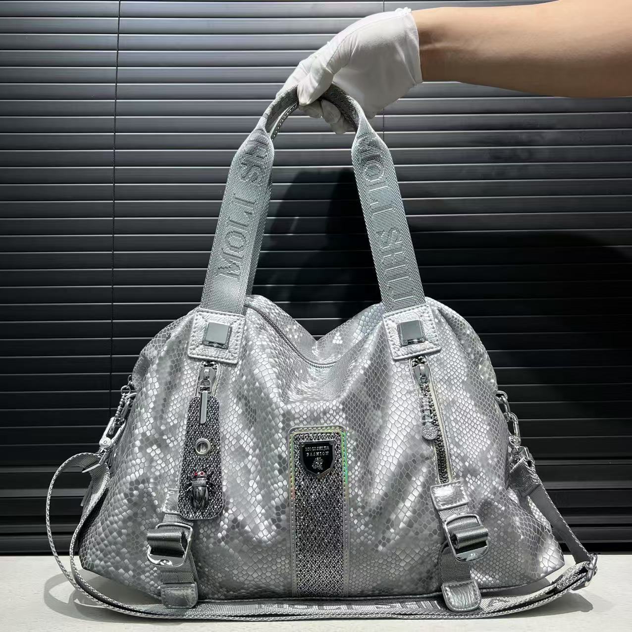 2026 new Women's Fashionable and Elegant Snake Print Tote Bag Large Capacity Temperament Sequined Socialite Handbag
