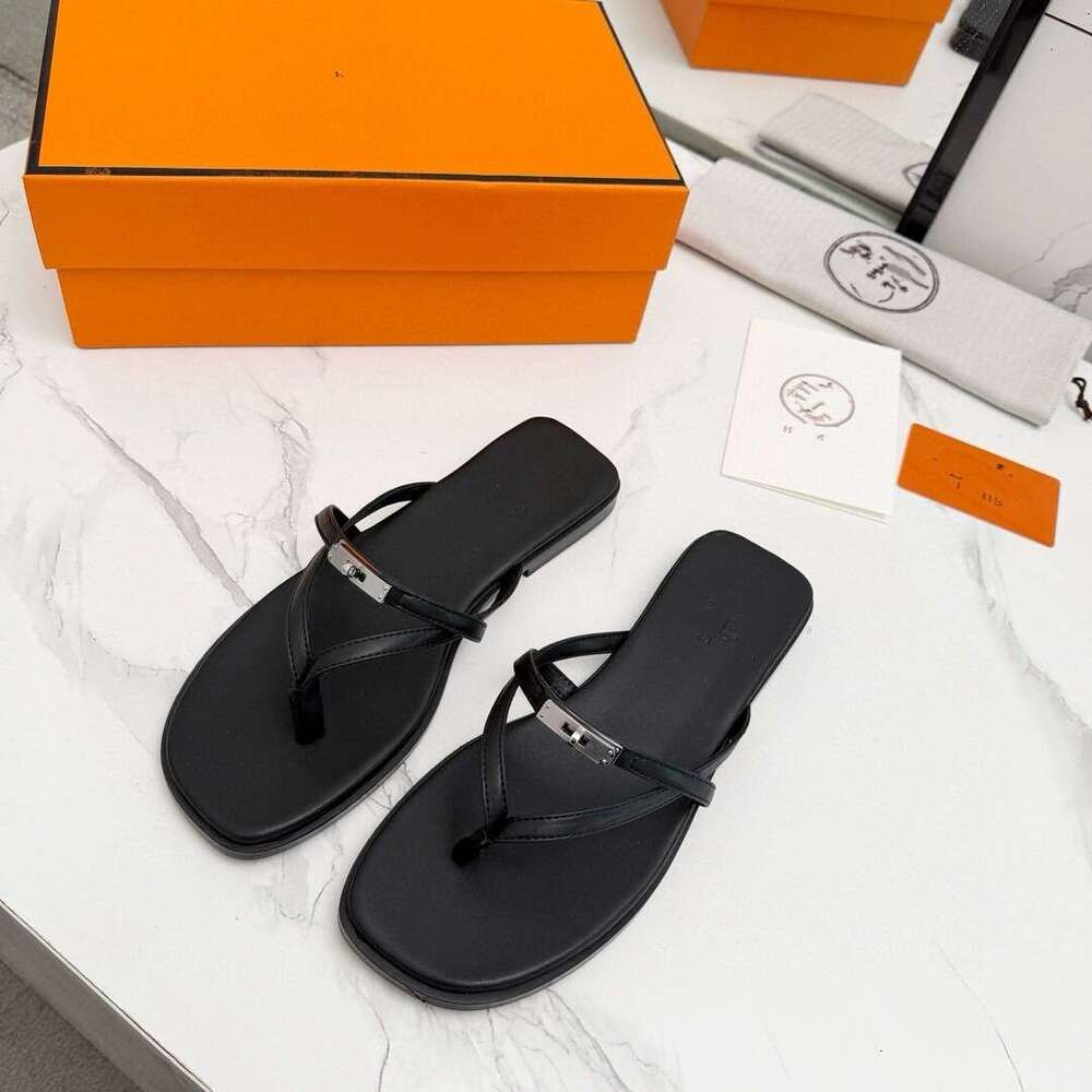 Designer slippers Women's clip-on flip-flops for outdoor casual beach wear, flat sandals