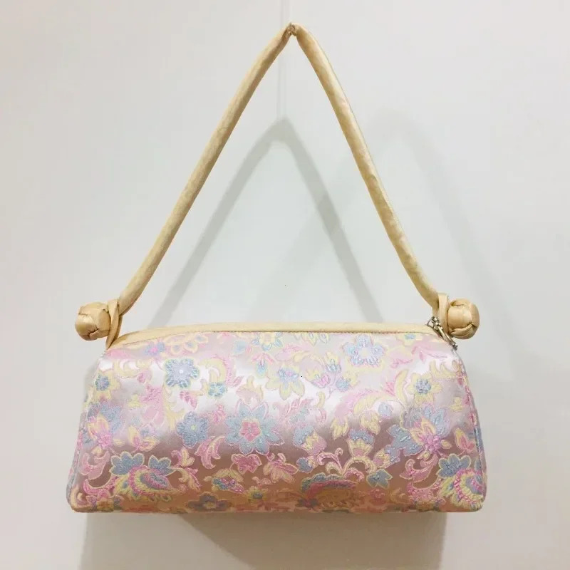 Fashion Chinese Style Silk Bag Women Handbag Hand Embroidery Cheongsam Female Cosplay Bags Clutch Purses 260307