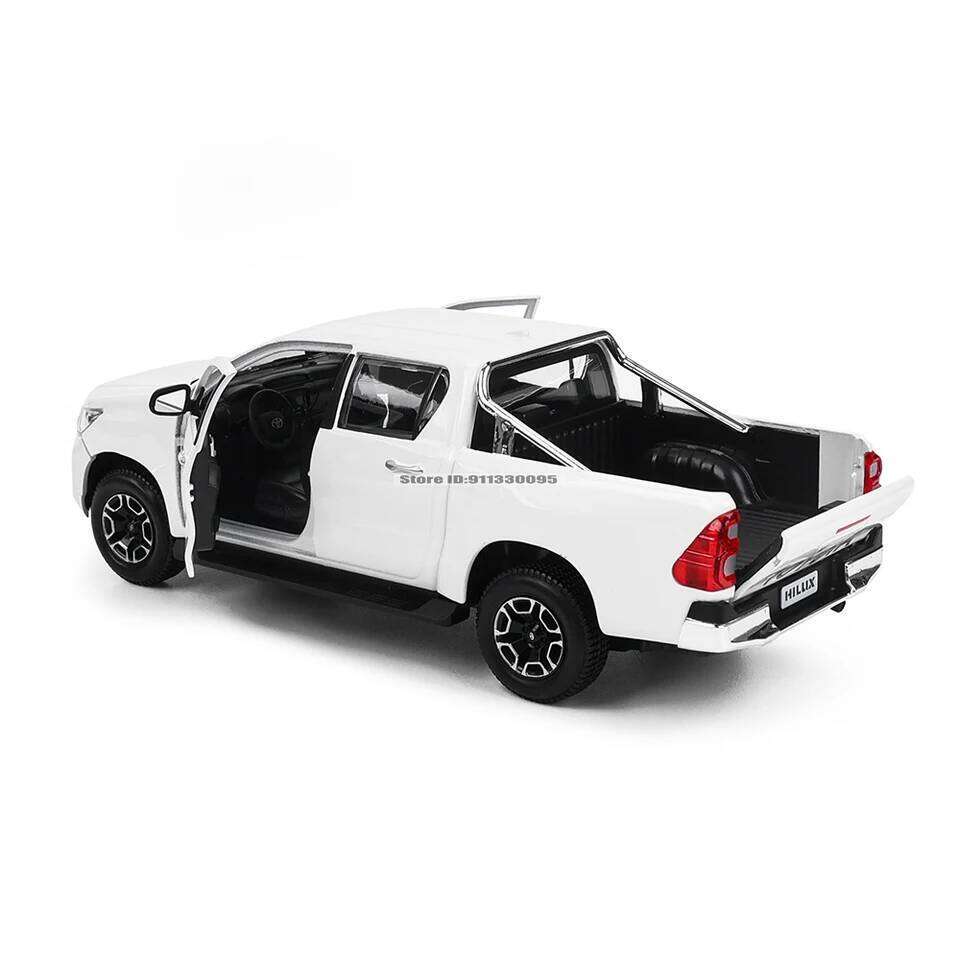 Maisto 1:27 New Toyota Hilux Highly-detailed die-cast precision model car Model collection gift Z260306