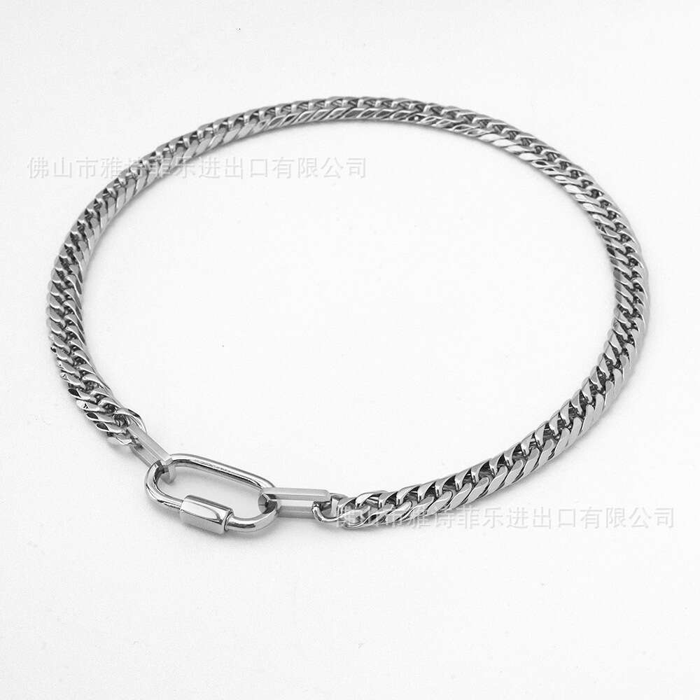 High-Quality Polished Stainless Cuban Chain Two-Tone Splicing Titanium Steel Vacuum Electroplated 18k Gold Carabiner Necklace