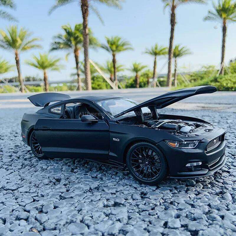 new Maisto 1:18 2015 Ford Mustang GT sports car Alloy Retro Classic Model Car Decoration Collection gift Z260306