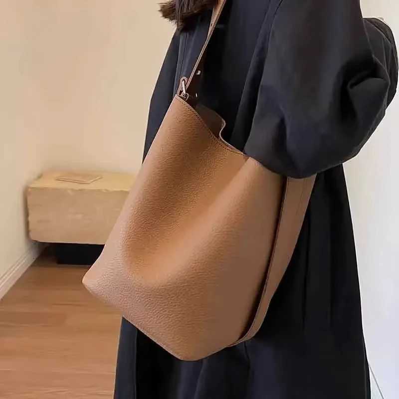 Gorgeous Large Capacity Female New Fashion Versatile Shoulder Crossbody Bag Popular Network Red Explosive Bucket Bag Tote Purse H260306