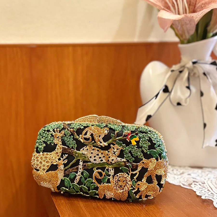 Chinese embroidery temperament glitter hollow pattern dinner bag retro exquisite celebrity messenger clutch 260307