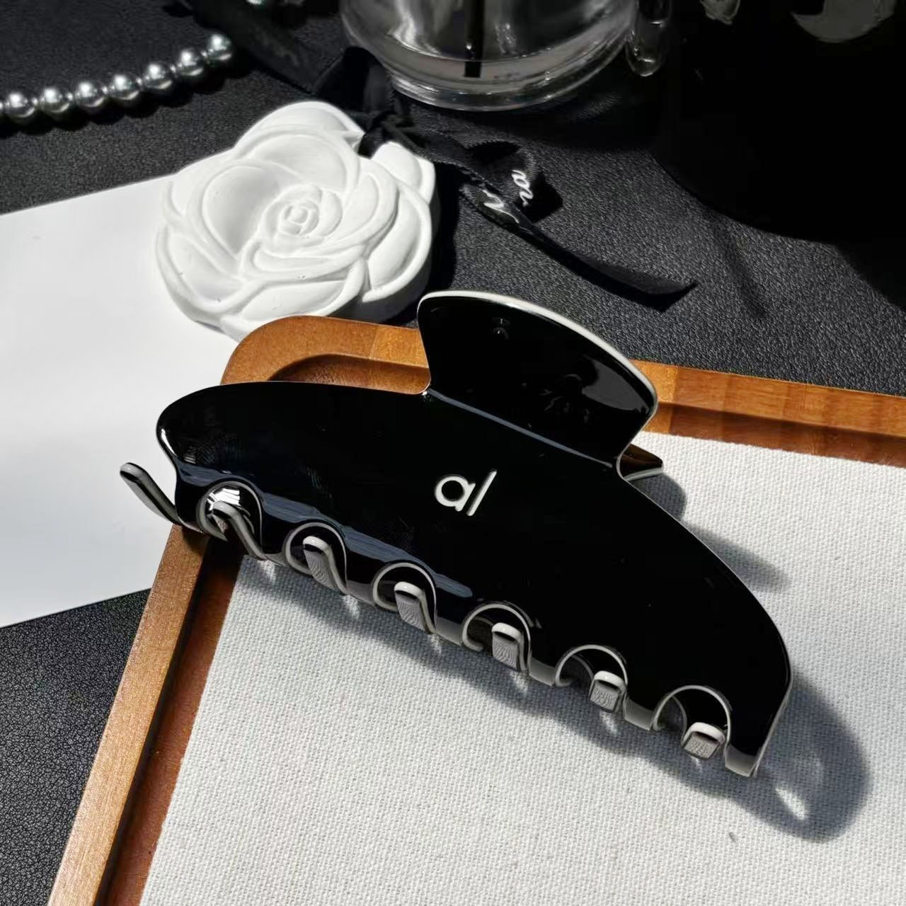 Women Hair Clip Hair Designer Claw Clip Hair Jewelry Classic Design Shark Hair Clip Headwear Barrettes Hair Accessories gift