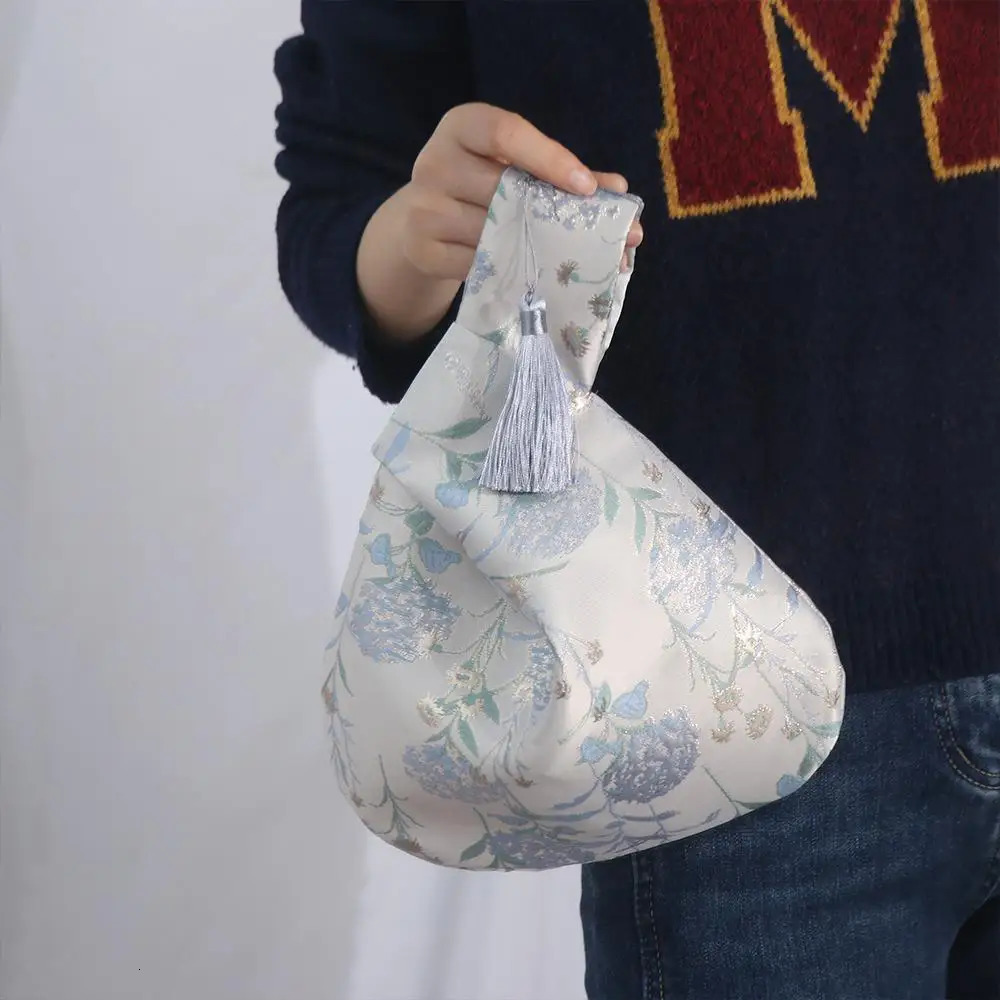Bags Lunch Bag Temperament Cosmetic Chinese Style Handbag Cheongsam Accessories Tassel Knot Wrist Small Item Pouch 260307