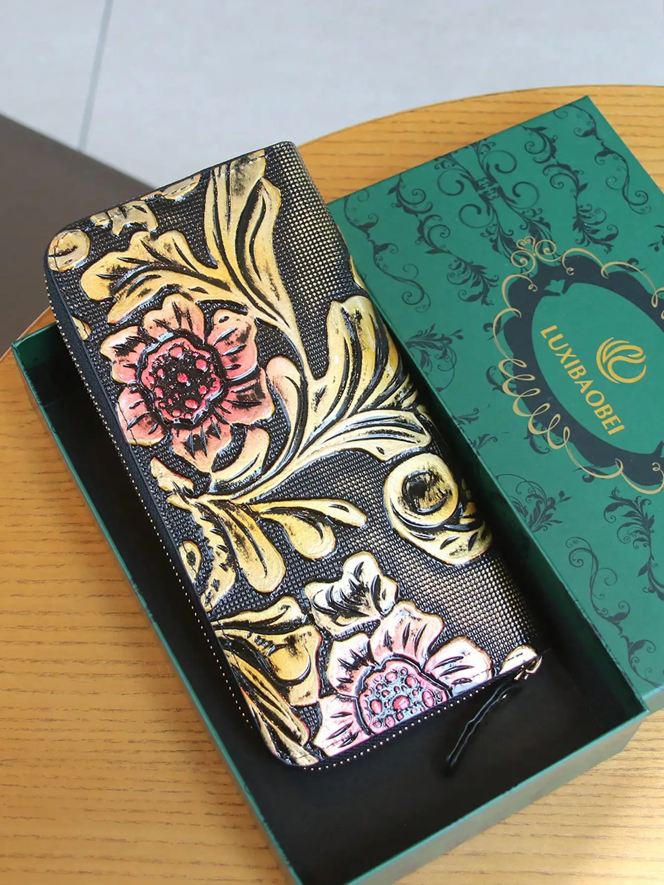 Highend retro carved long ladies purse fashion elegant leather carving flower clutch bag can put mobile phone multicard 260307