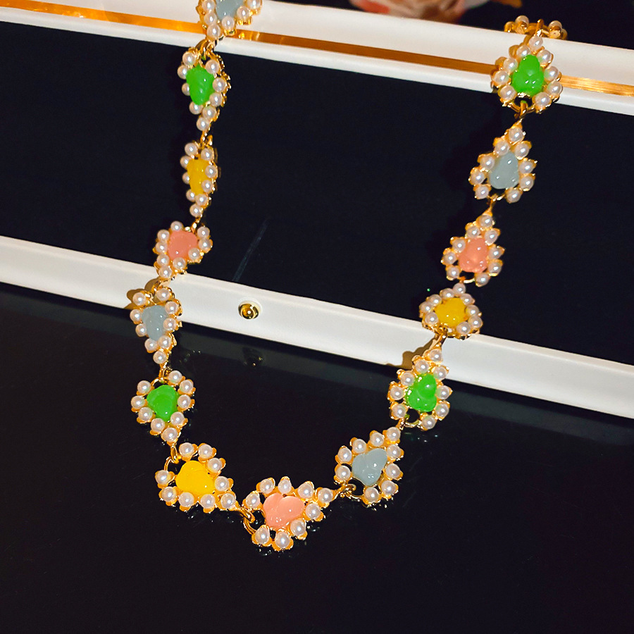 French vintage jewelry high-end design green leaf-shaped pearl necklace and bracelet set, plated with real gold, versatile