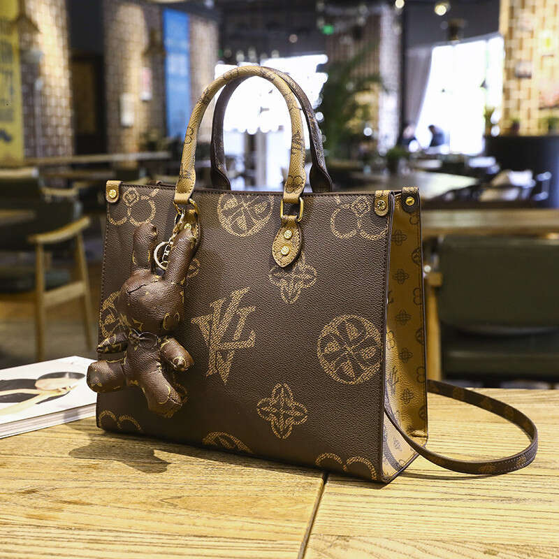 Guangzhou Luxury Handbag 2025 New High-end Vintage Floral Tote Women's Large Capacity Shoulder Bag