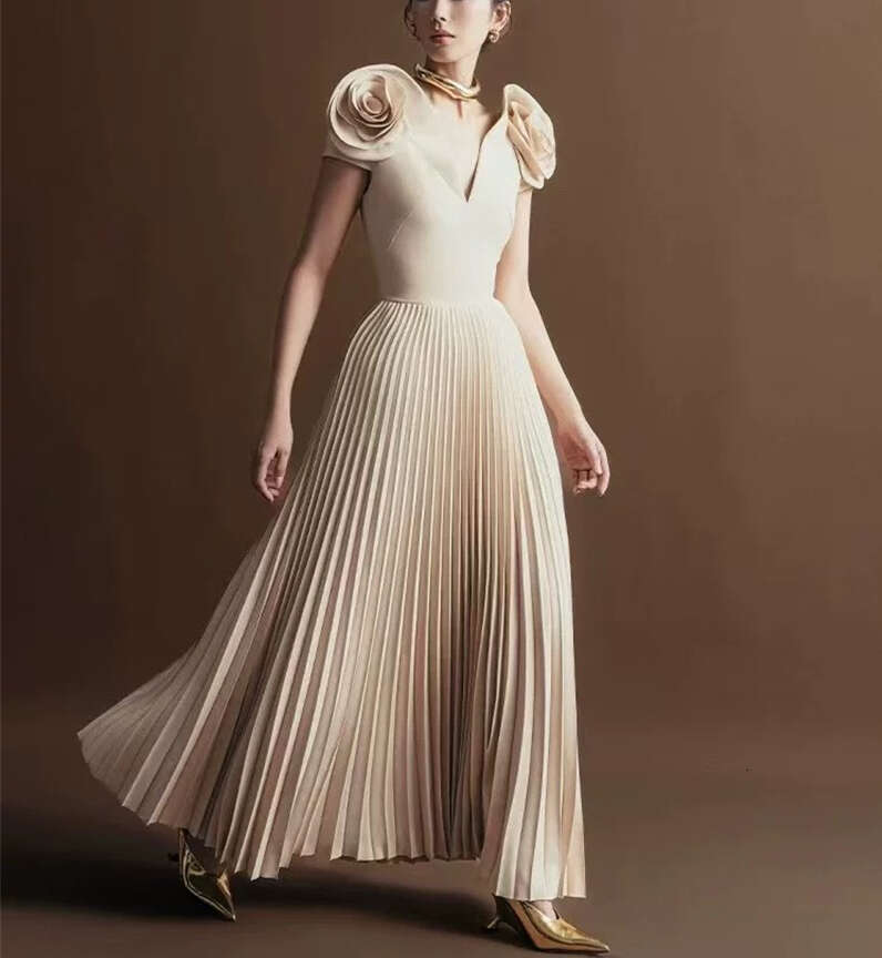 2026 spring and summer a3 niche design eye-catching three-dimensional flower V-neck elegant solid color pleated long dress evening gown