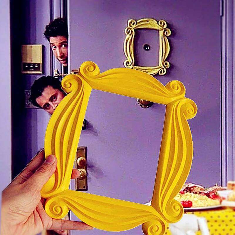 TV Series Friends Handmade Monica Door Frame Wood Yellow Photo Frames Collectible Home Decoration Beautifully GIft H260306