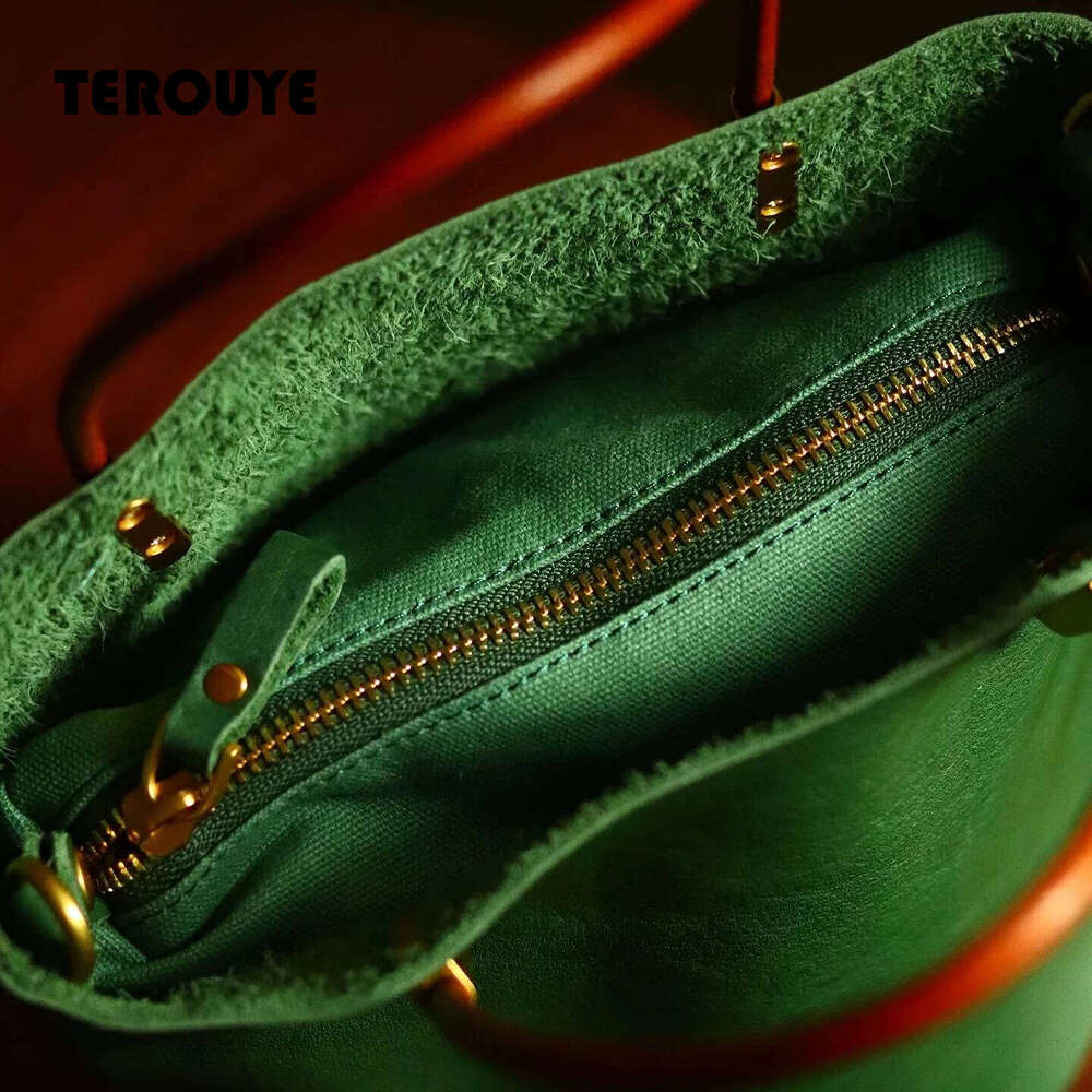 Women's Green Handbag Solid Pu Leather Bucket Bags Large Capacity Female Daily Shopping Composite Pack Commuting Crossbody Bag TEROUYE