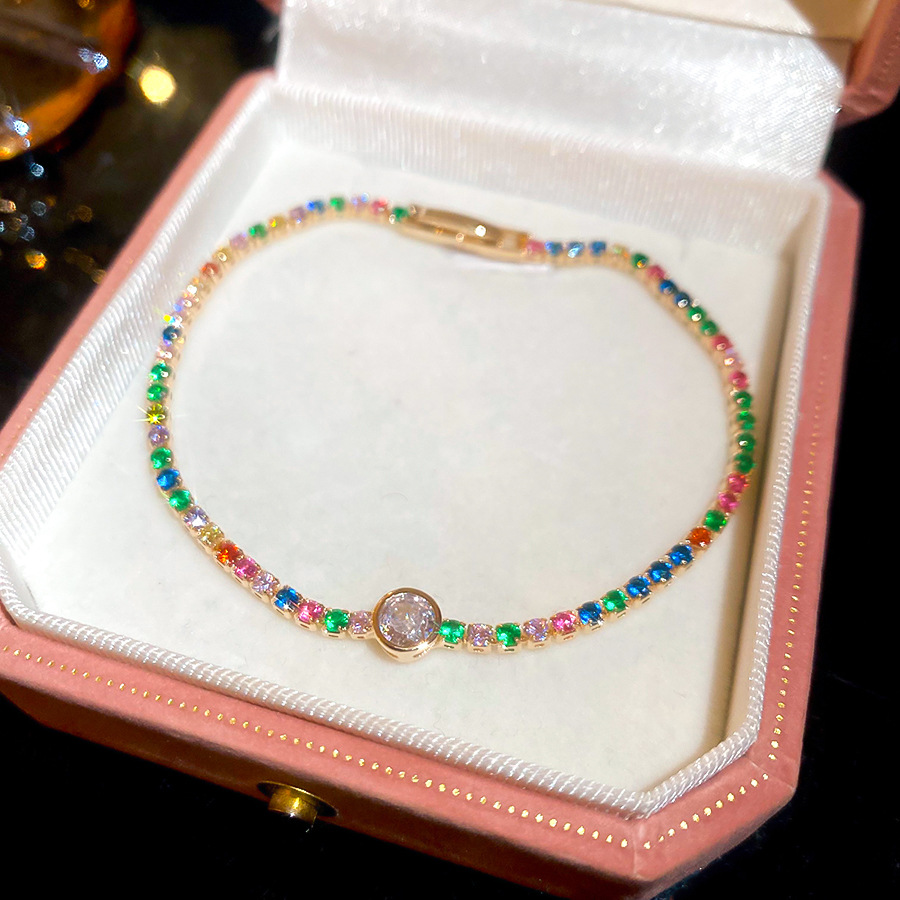 Fresh elegant adjustable bracelet for women, inlaid with imitation white iridescent zircon low-key luxury simple fashionable