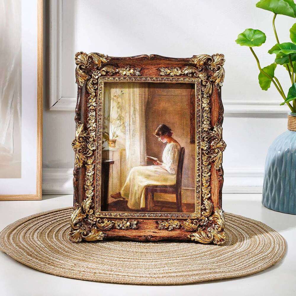1PC, photo display made of European retro resin with a three-dimensional patterned frame H260306