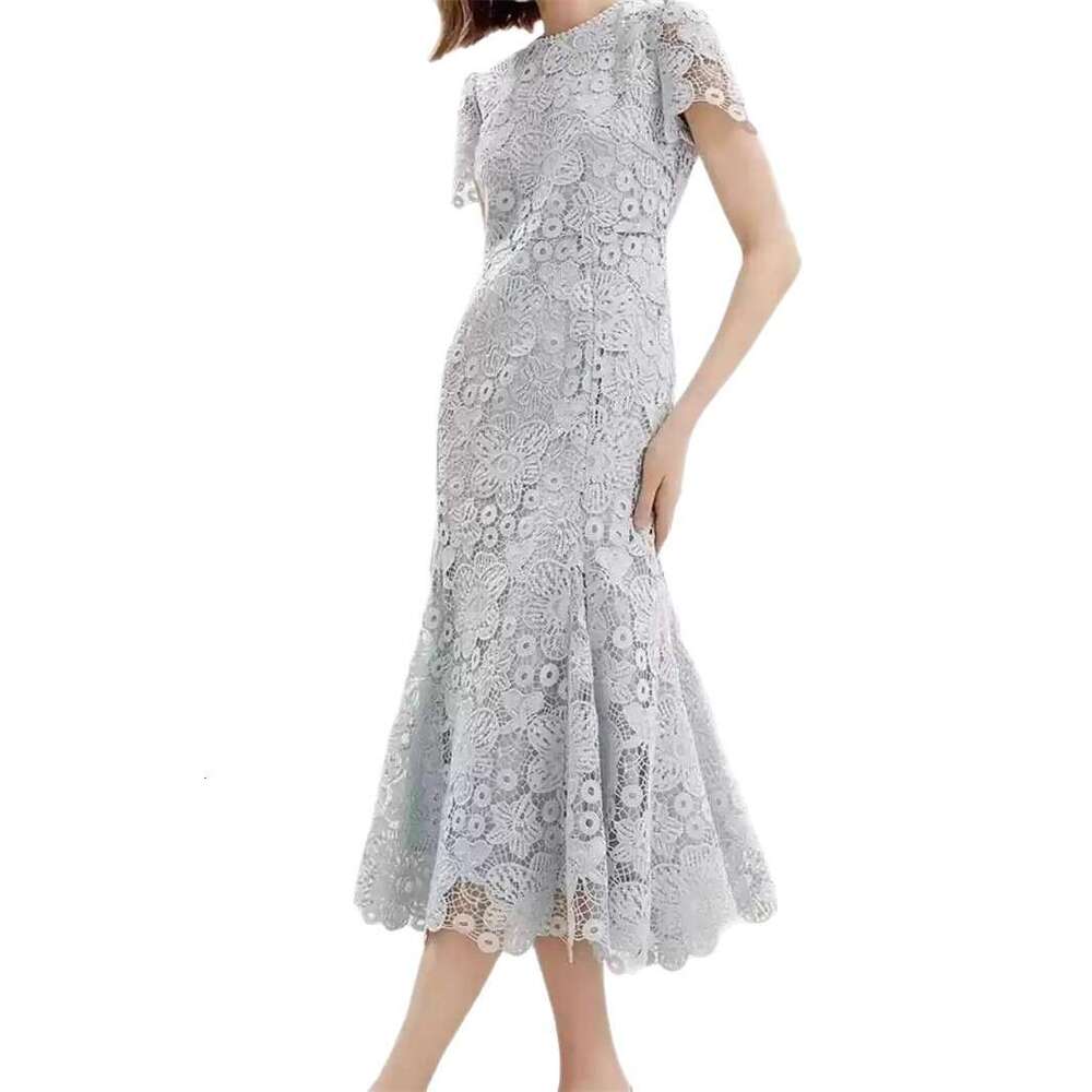 2026 spring and summer niche design lady A1 style commuting gentle style flower lace slim mermaid long skirt