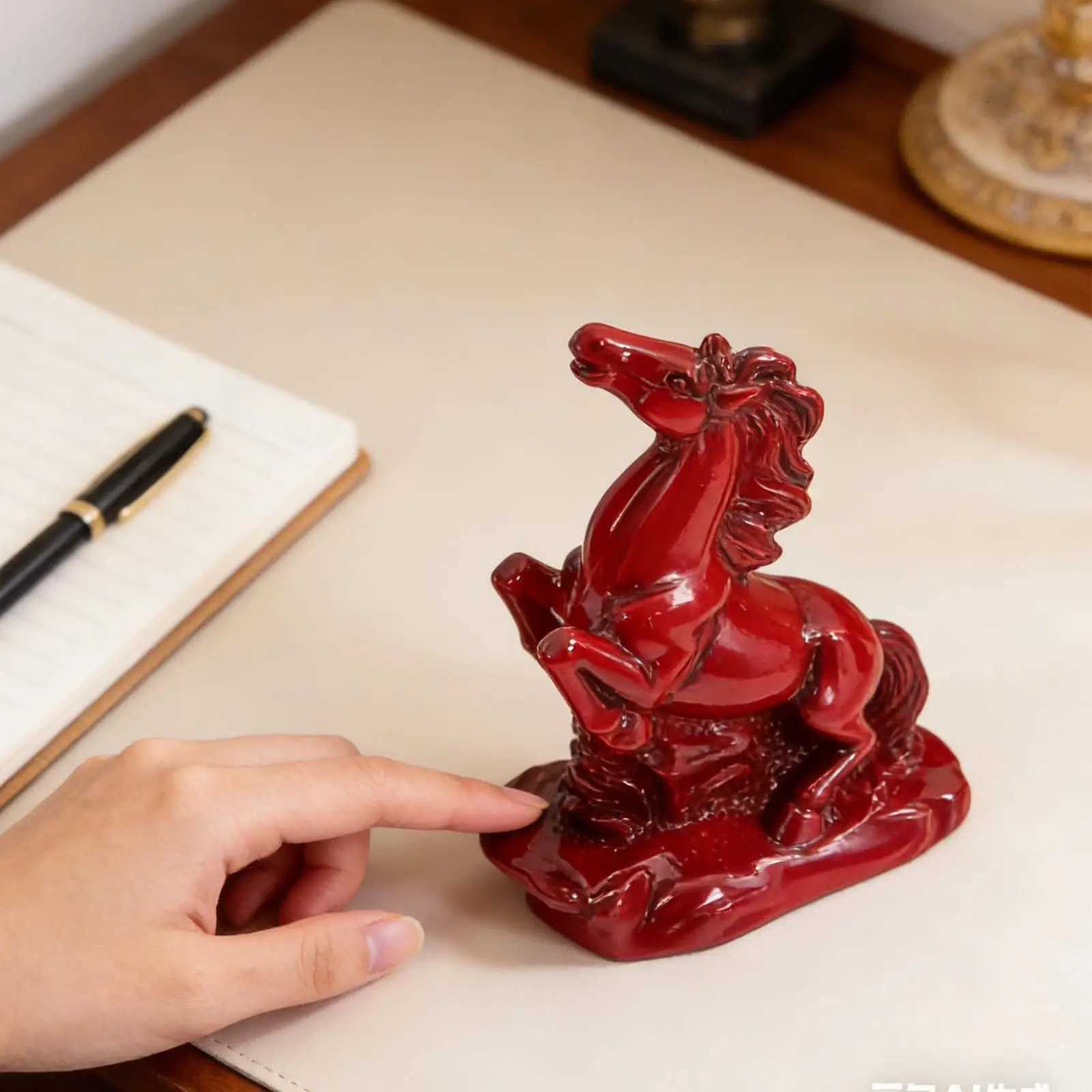 Red Resin Horse Statue Chinese Zodiac Decor for Home Office Holiday GiftT260307
