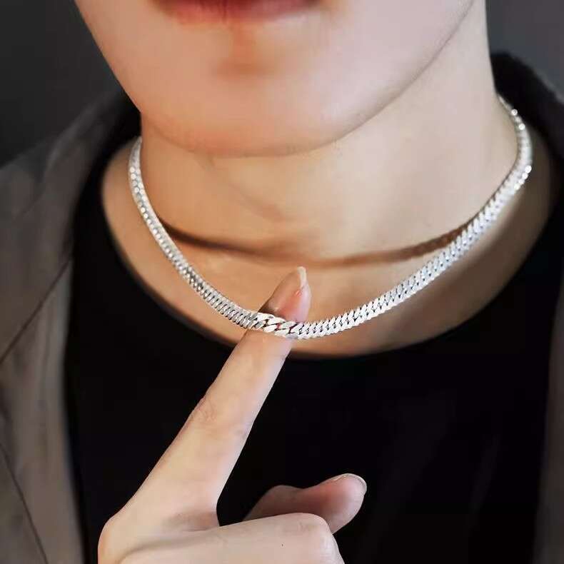 Premium Cuban Dongguan Titanium Steel Necklace for Men, Trendy Hip-Hop Versatile High-End Simple Clavicle Chain Holiday Gift