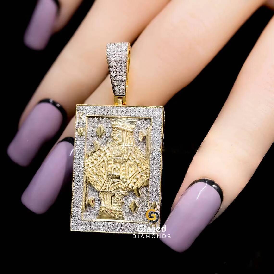 Charm Hip Hop Moissanite Round Brilliant Cut King Card Poker Pendant Studded in 10kt Yellow Gold for Unisex