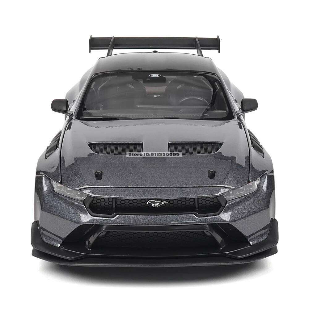 Maisto 1:18 2025 Ford Mustang CTD Car Static Die Casting Model Collection Toy Gift Black base Z260306