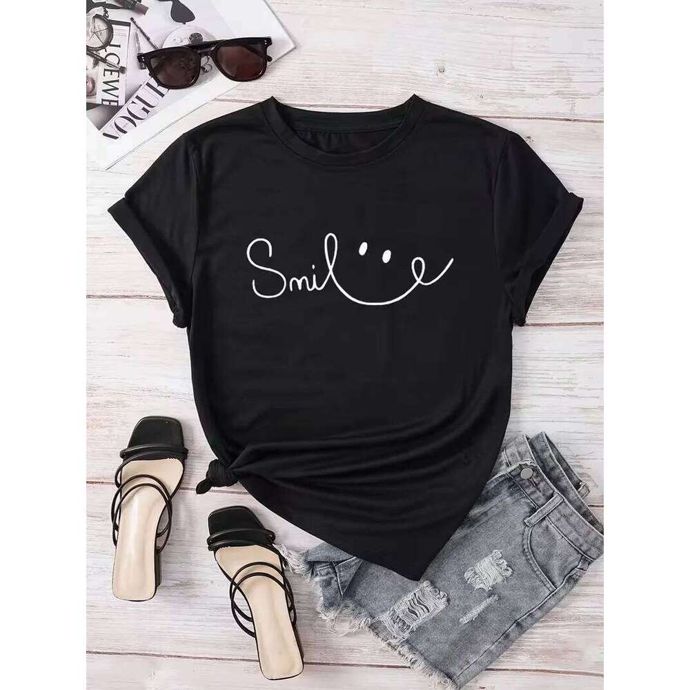 26 Stylish Tee with Adorable Smile Loose and Casual Versatile for Daily Wear Fashionable Women Men T-shirt Clothing Top XJ260306