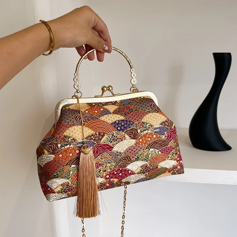 Vintage Embroidered Womens Shoulder Bags Elegant Metal Top Handle Purse with Adjustable Chain Strap Party Clutch Handbag wallet 260307