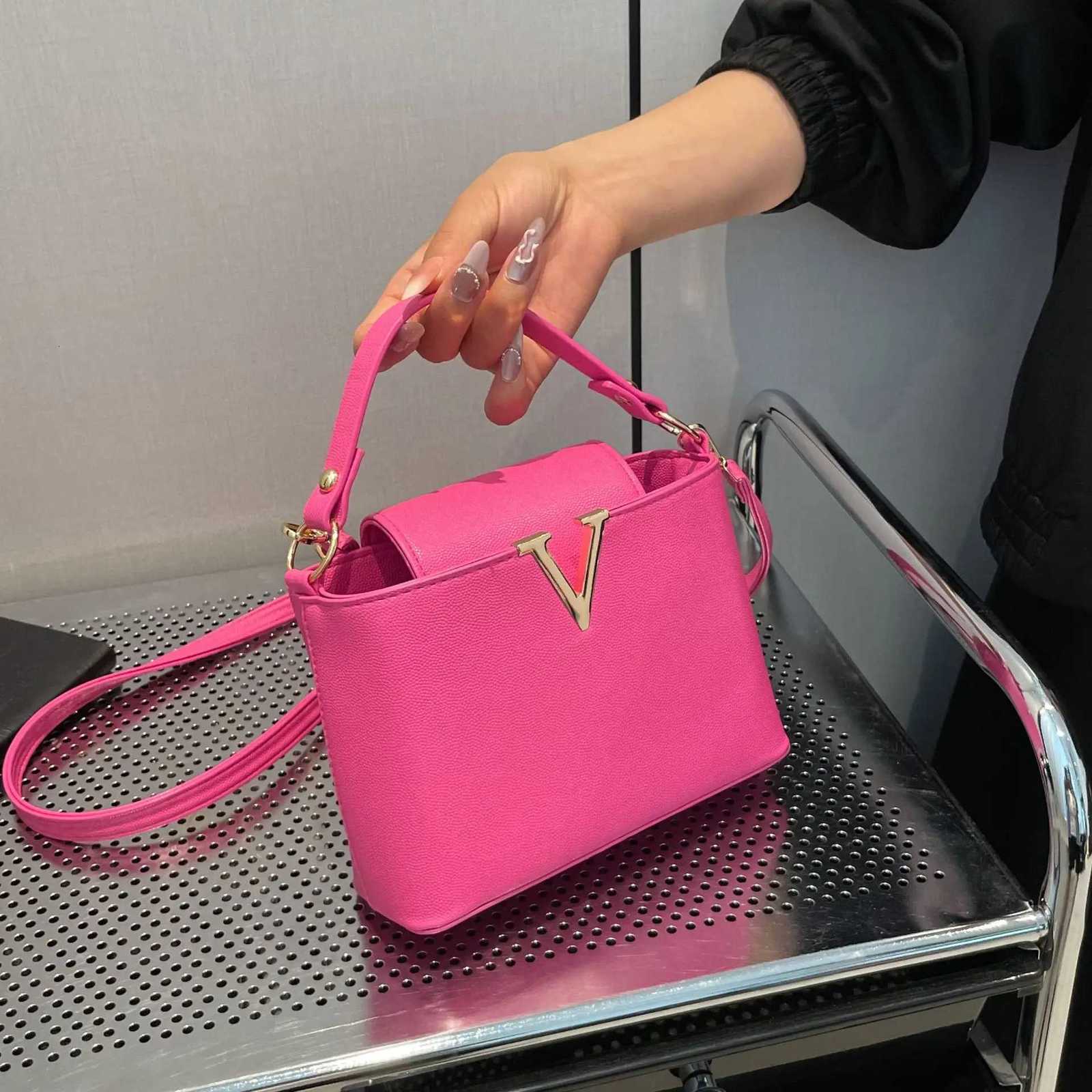 Womens Tote Bag Chic V Shaped Stylish Pu Leather Bucket Bag Top Cover Handbag Women Shoulder Crossbody Bag for Woman H260306