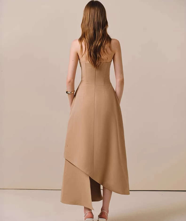 A sexy strapless dress with an asymmetrical hem that A1 catches the attention of the goddess in the 2026 spring/summer niche design