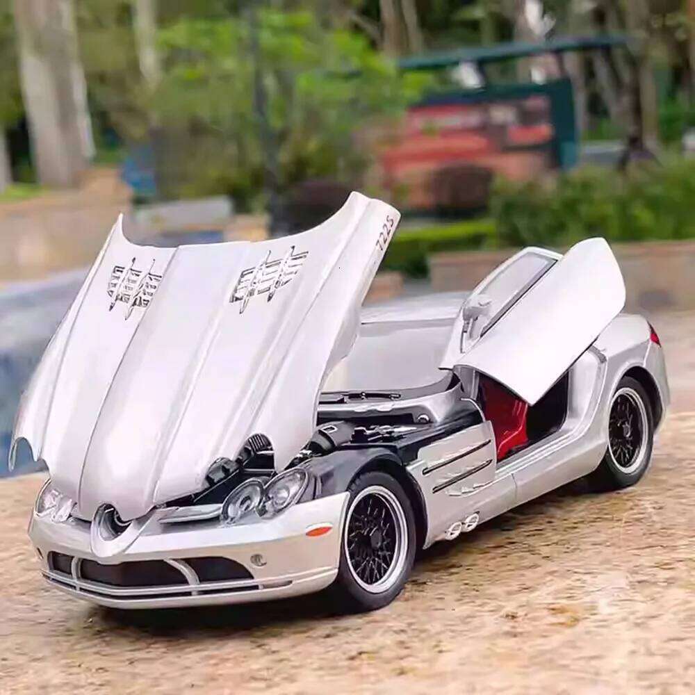 1:24 SLR 722S P1 Alloy Cars Models Diecast Toys Wheel Steering Miniature Car with Light Sound Vehicles for Child Adult Gifts Z260307