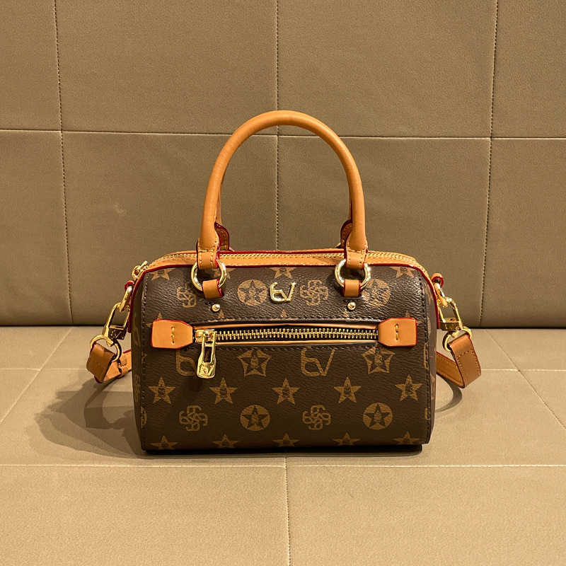 Designer Bowling Bag Women's New Fashionable Boston Pillow Bag Luxurious High-Capacity Tote Bag