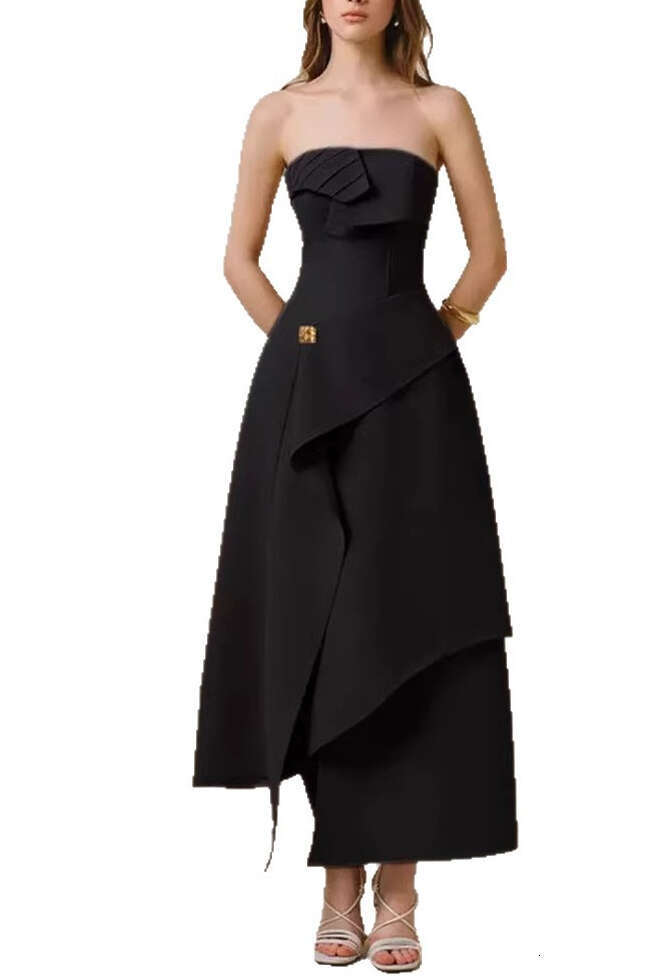 A sexy strapless dress with an asymmetrical hem that A1 catches the attention of the goddess in the 2026 spring/summer niche design