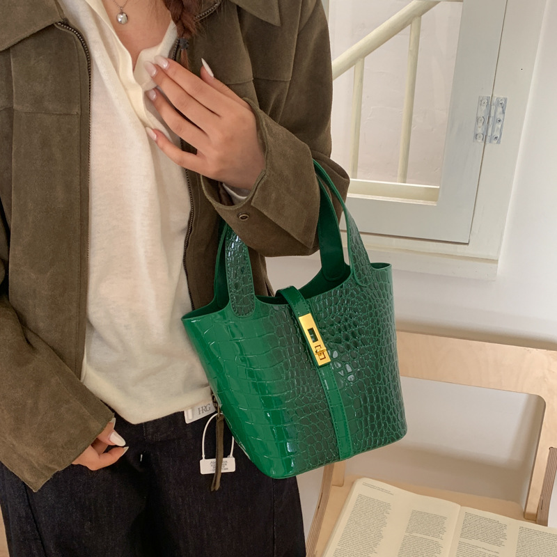 2026 European And American Style Basket Bag With Luxury Bag Designer Bag High-end Stone Pattern Multifunctional Commuting Bucket Bag Women's Shou