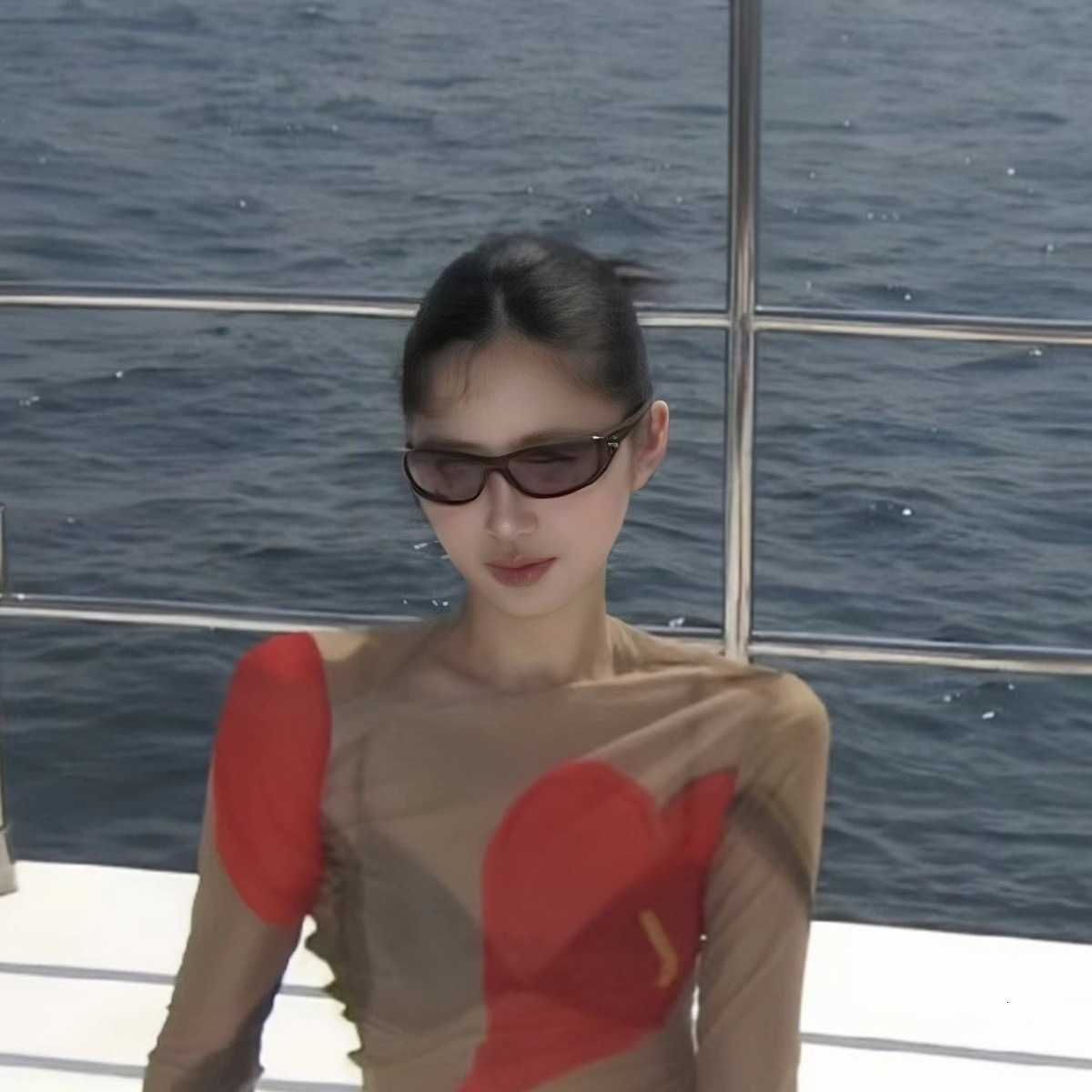 Y2K Style Cycling Sunglasses UV Protection Beach Travel Stylish Photo Sunglasses S260304