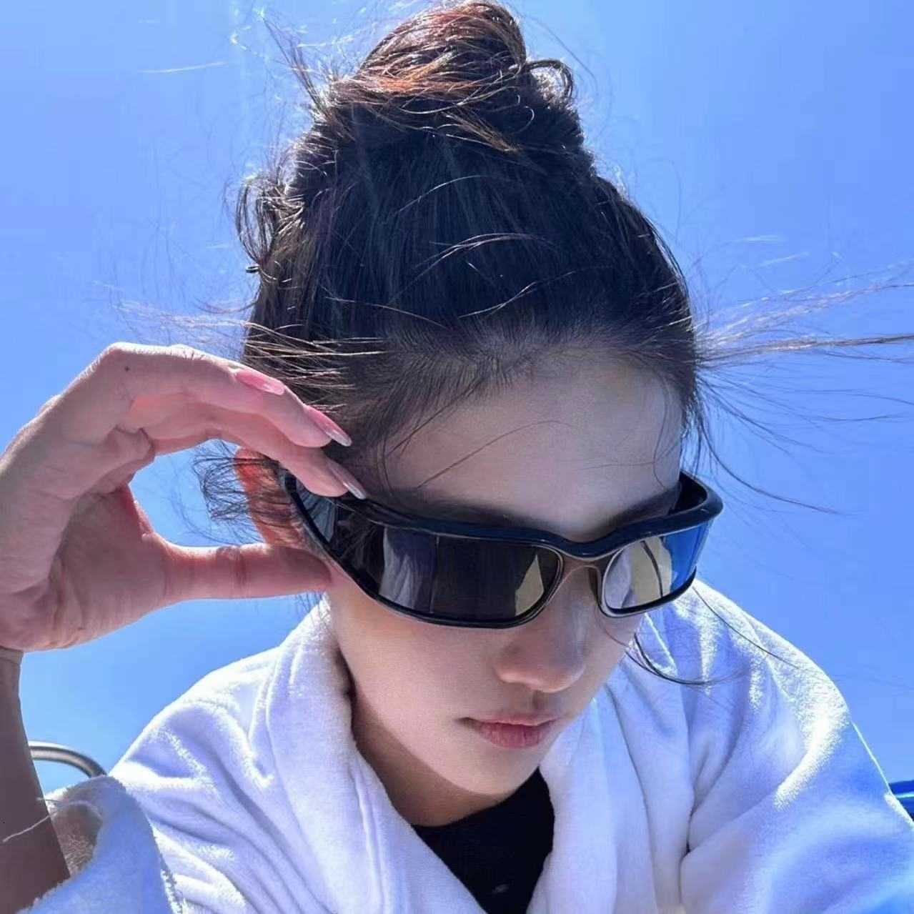 Womens Y2K one-piece sunglasses for hot girls suitable for travel beach seaside outdoor cycling sports and with a high-end feel also suitable for men 