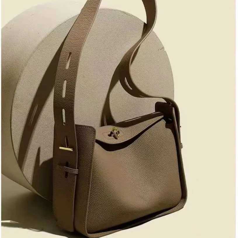 New Niche Designer Shoulder Crossbody Armpit Bag Head Layer Cowhide Leather Ladies Wide Shoulder Strap Large Capacity Bag H260306