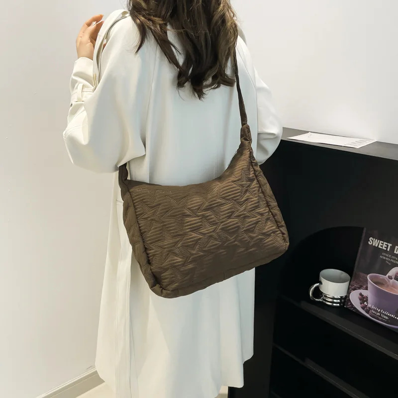 Women Crossbody Bags Large Capacity Casual Commuting Bag Lightweight Lazy Style with Star Embroidery Wrinkled n Tote 260307