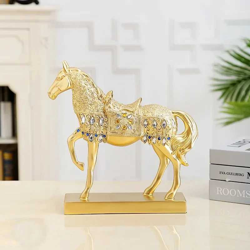 Golden Horse Statue Decor Luxury Resin Sculpture for Tabletop & GiftT260307