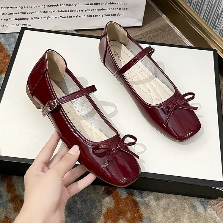 Ballet style shallow mouth single shoe 2025 new fashion bow French glossy small leather shoes buckle simple flat shoes